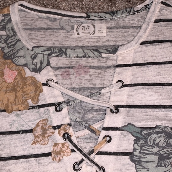 Maurice’s Floral Shirt - Picture 2 of 6